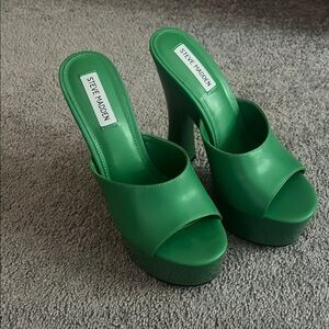 Steve Madden Green Platform Sandals Open Toe Slip-On